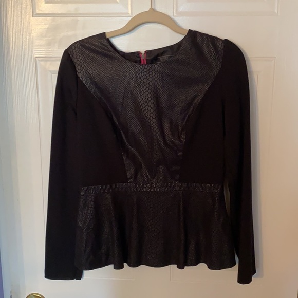 GUESS FAUX LEATHER/SNAKE SKIN PEPLUM TOP - Picture 3 of 5